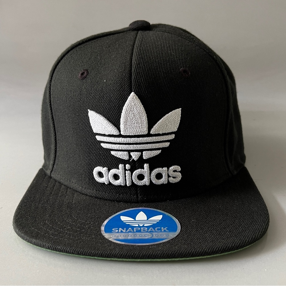 adidas Men's Trefoil Chain Snapback Cap Hat OSFM Black / White